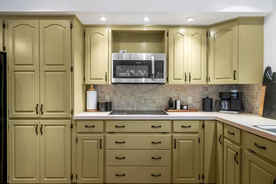 Full kitchen with a Keurig K-duo, blender and a rice cooker.