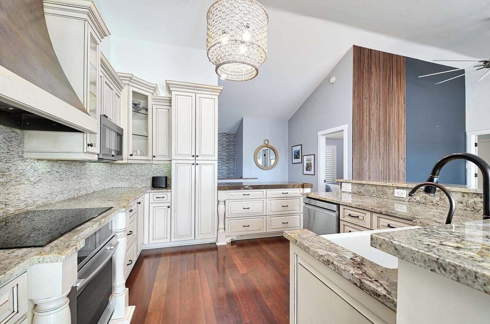Kitchen Pic#3 (Upper Level)