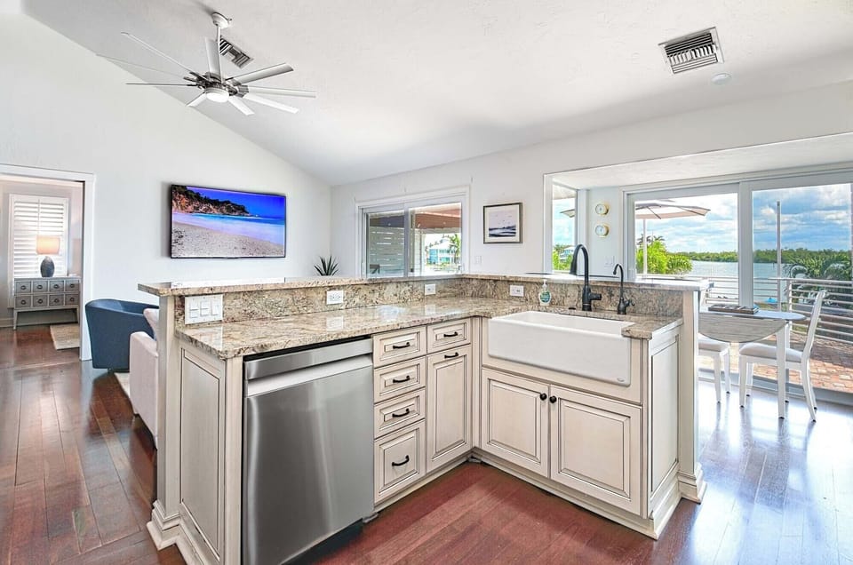Kitchen Pic#2 (Upper Level)