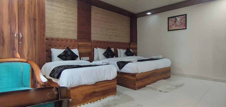 Comfort Triple Room, City View | Hypo-allergenic bedding, desk, free WiFi
