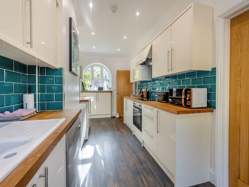 Kitchen | Blofield Cottage - Blofield Stays, Norwich