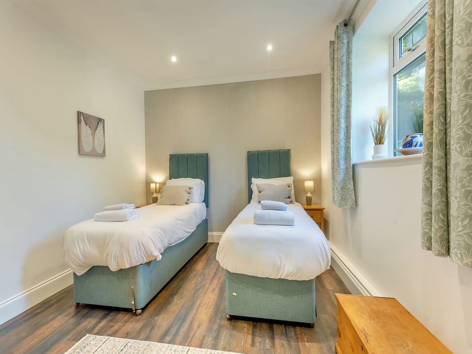 Twin bedroom | Blofield Cottage - Blofield Stays, Norwich