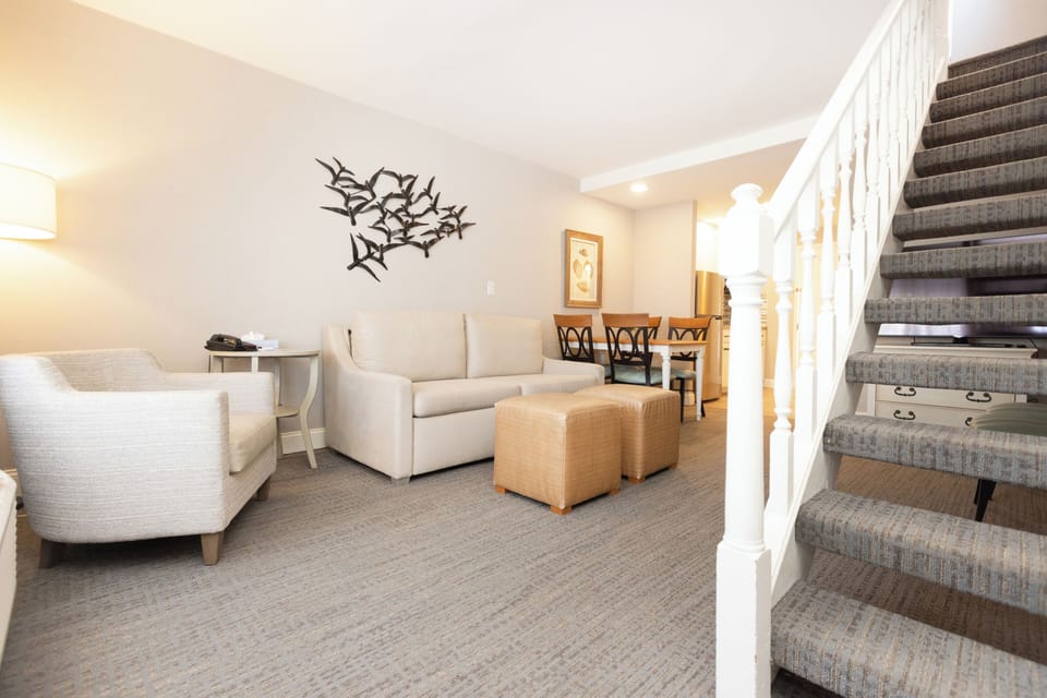 Bi-level Townhouse Suite, 2 Queen Beds with Sofa Bed, Kitchenette, Ocean & Pool View | Premium bedding, pillowtop beds, in-room safe, blackout drapes
