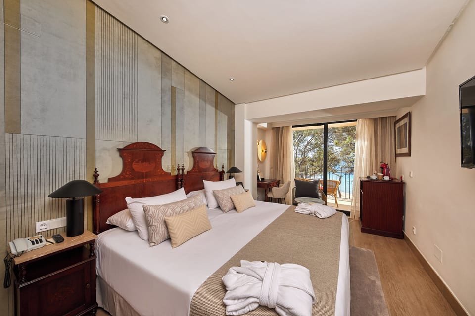 Double Room, Balcony, Sea View | Memory foam beds, in-room safe, desk, laptop workspace