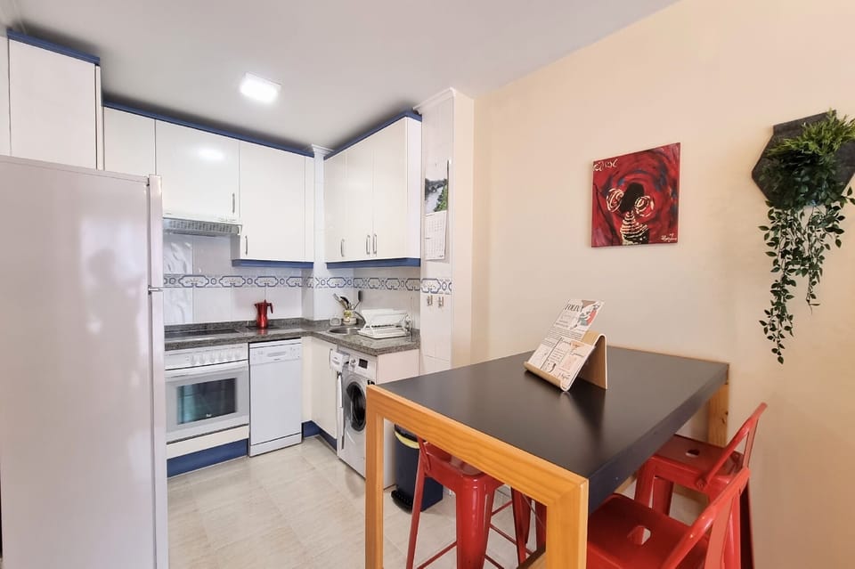 Kitchen or kitchenette,Dining area