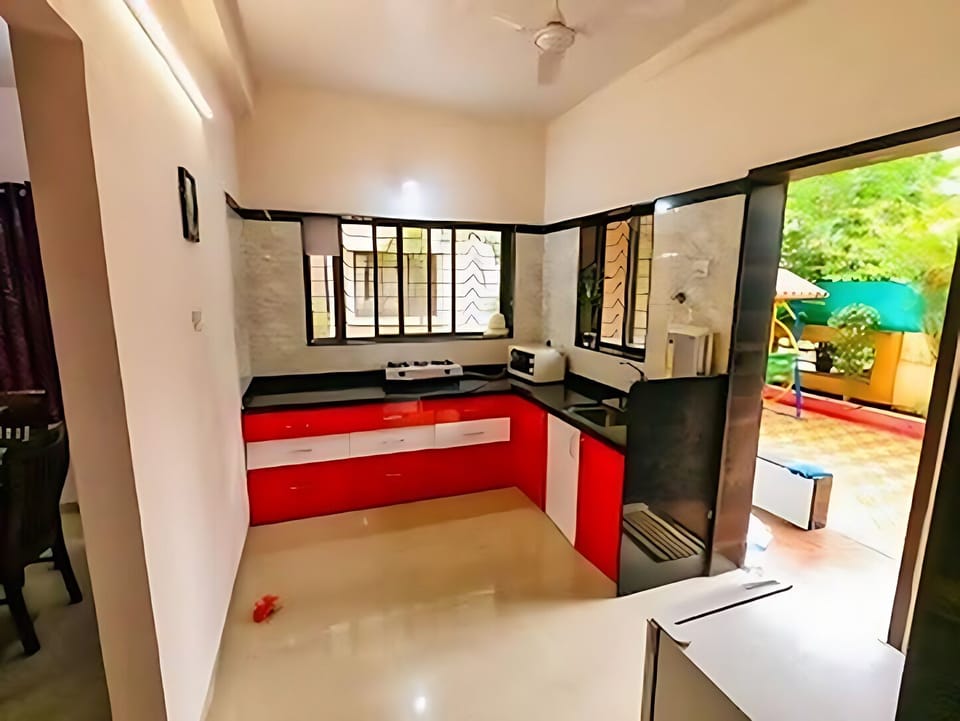 Fridge, microwave