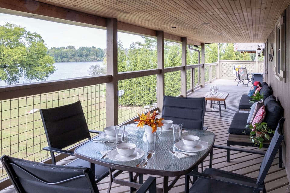 Big Back Porch looks out to Lake Chickamauga!