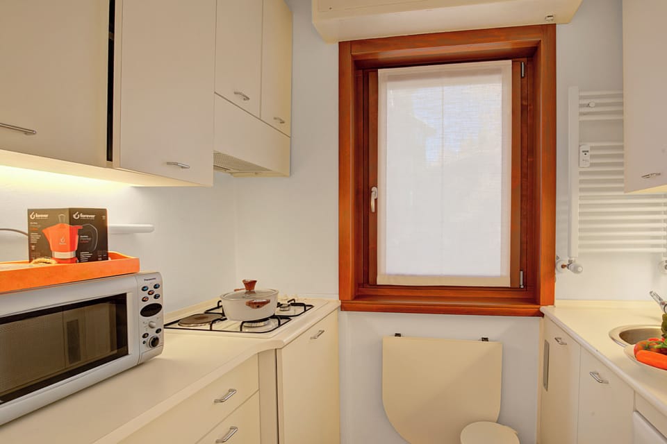 Family Apartment, 2 Bedrooms, Balcony (Appartamento Fraiteve Ski In Ski Out) | Private kitchen