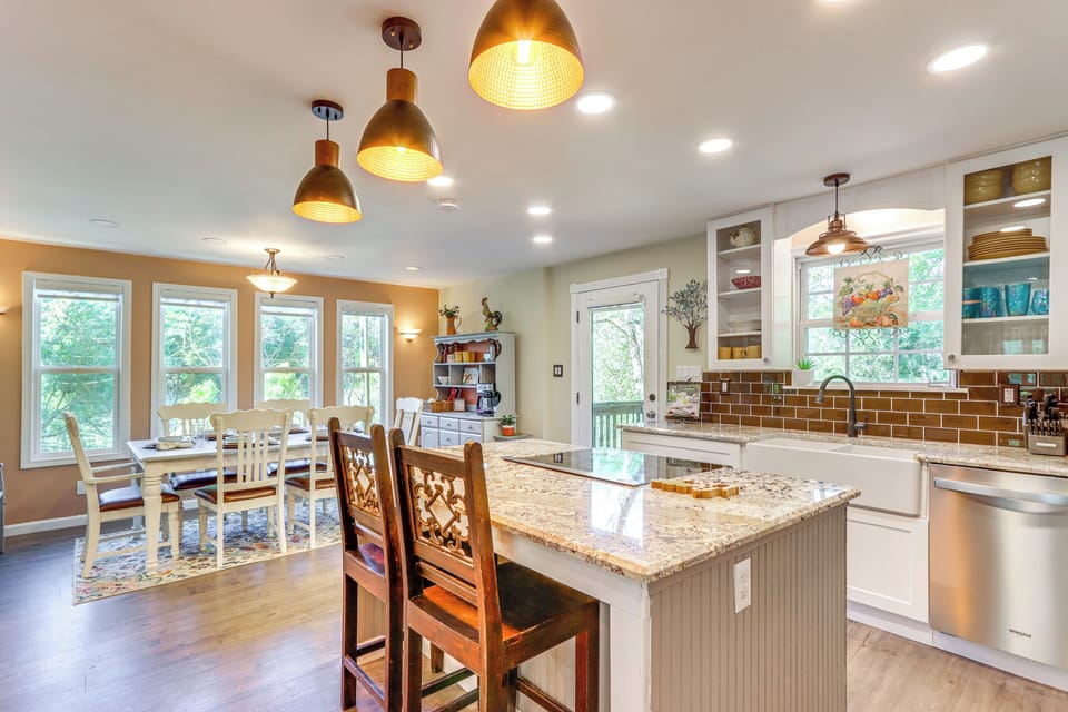 Interior | Open Floor Plan | Free WiFi