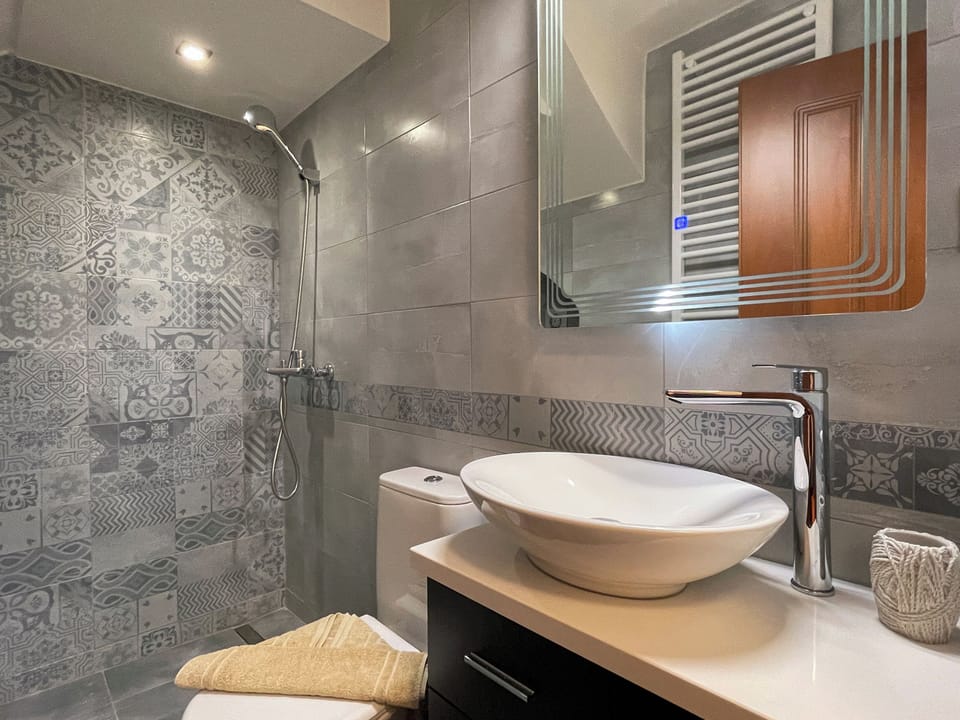 House, 2 Bedrooms, Sea View | Bathroom