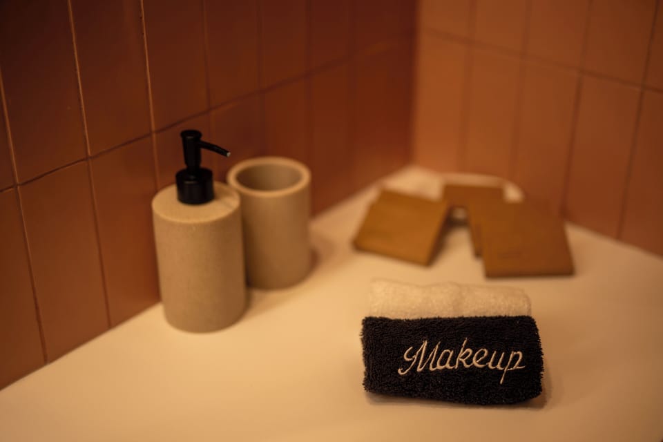 Shower, hair dryer, bathrobes, slippers