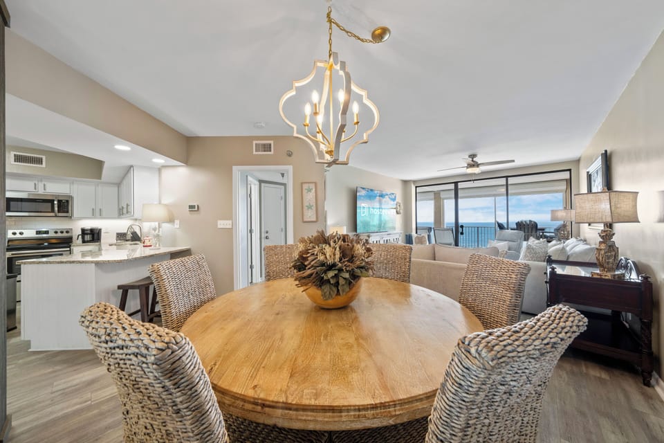 Signature Condo, 3 Bedrooms, Balcony, Beach View | In-room dining