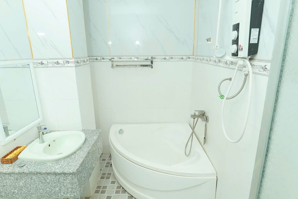 Shower, free toiletries, hair dryer, towels
