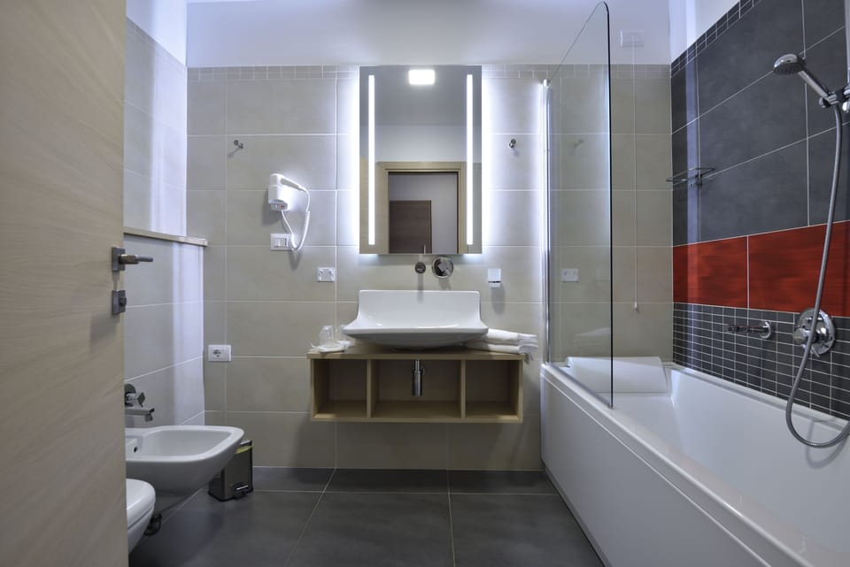 Shower, free toiletries, hair dryer, bidet