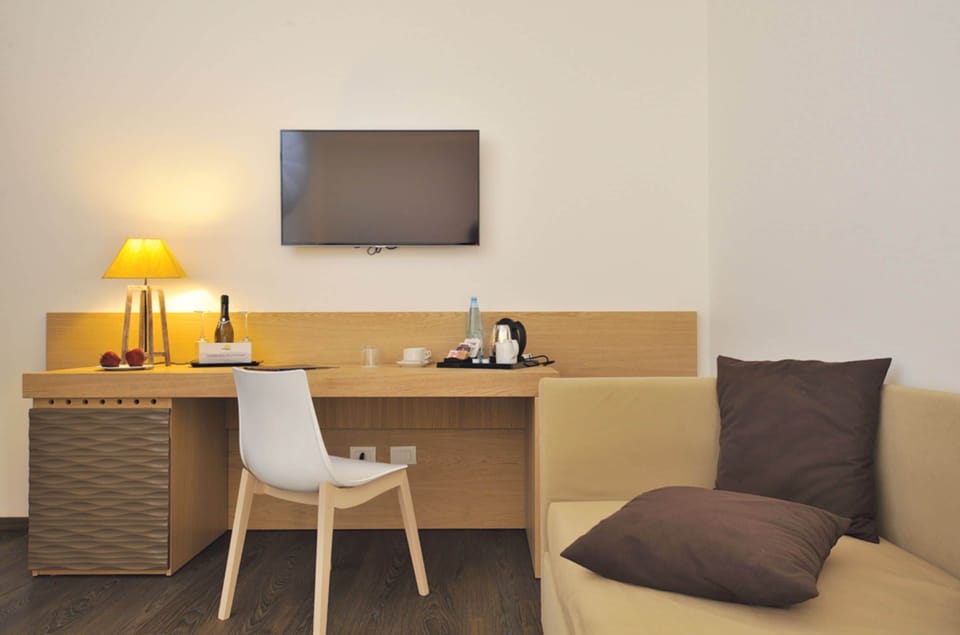 Classic Double Room, Sea View | Minibar, in-room safe, desk, blackout drapes