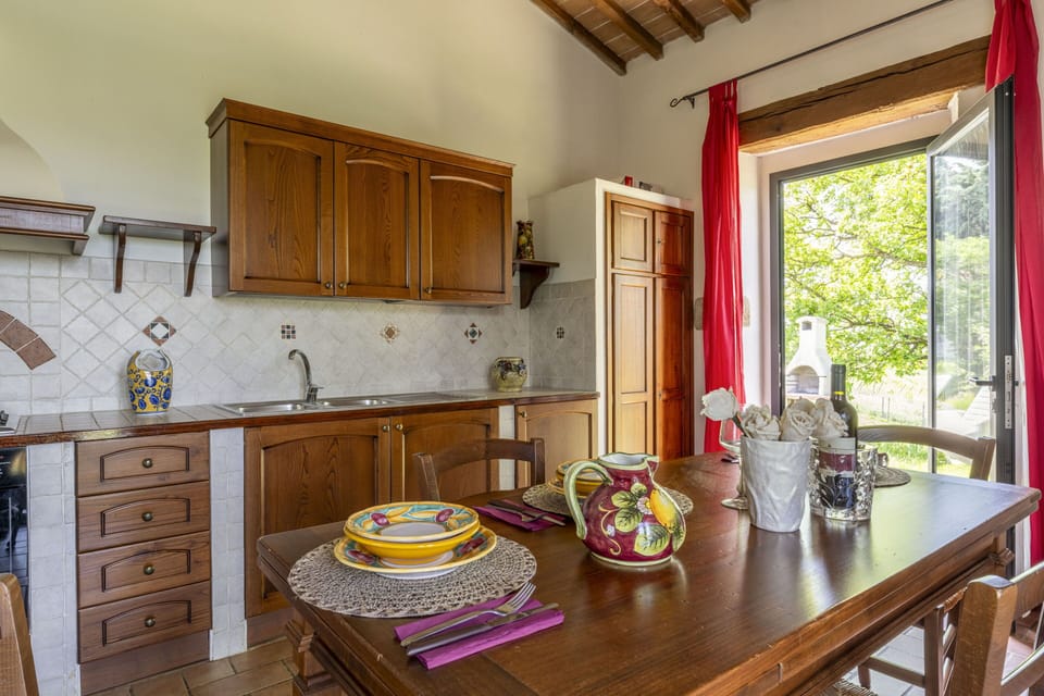 House, Hill View | Private kitchen | Full-size fridge, microwave, oven, stovetop
