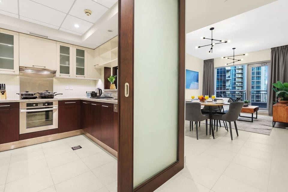 Kitchen & Dining: Sleek design meets functionality—perfect for culinary adventures!
