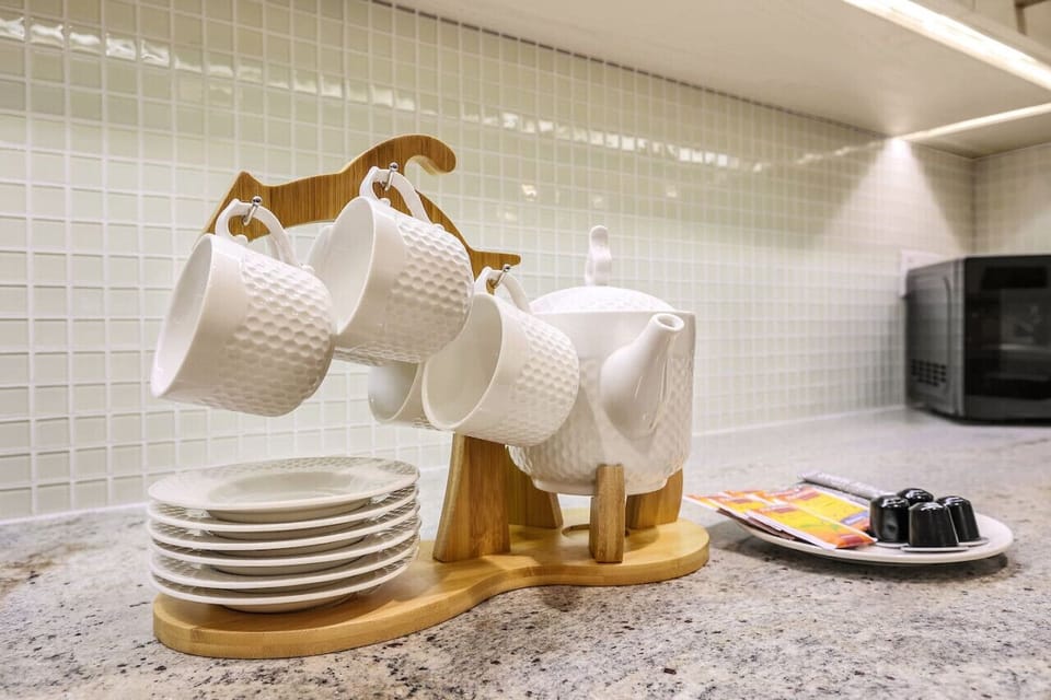 Kitchen: Stylish teapot and cups ready for your morning brew and delightful gatherings!