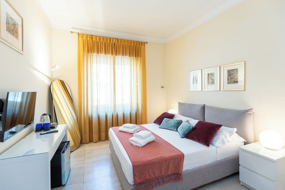 Deluxe Room | In-room safe, soundproofing, iron/ironing board, free WiFi