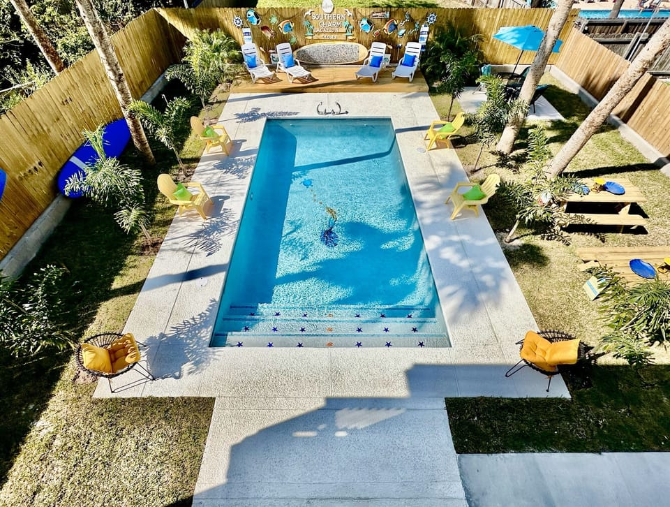 Wonderful private pool and yard