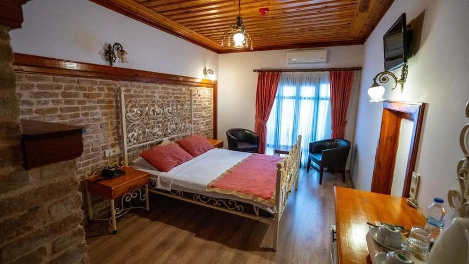 Standard Double Room | Minibar, laptop workspace, free WiFi, bed sheets