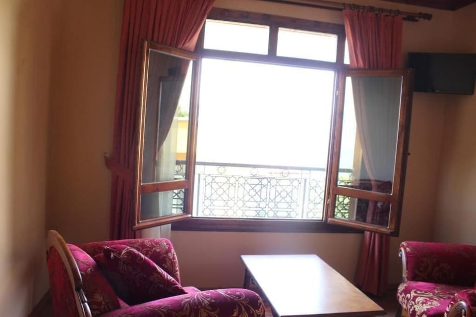 Luxury Suite, Sea View | Minibar, laptop workspace, free WiFi, bed sheets