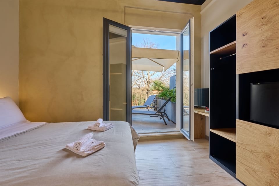 Deluxe Double Room, Balcony | Desk, cribs (surcharge), WiFi (free), bed sheets
