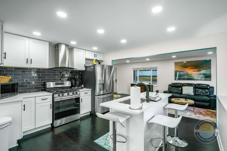 Cook for the whole crew in the modern full kitchen featuring updated appliances, generous counter space, and bar seating. Ideal for big breakfasts, quick lunches before the lake, or homemade dinners enjoyed together after a day out.