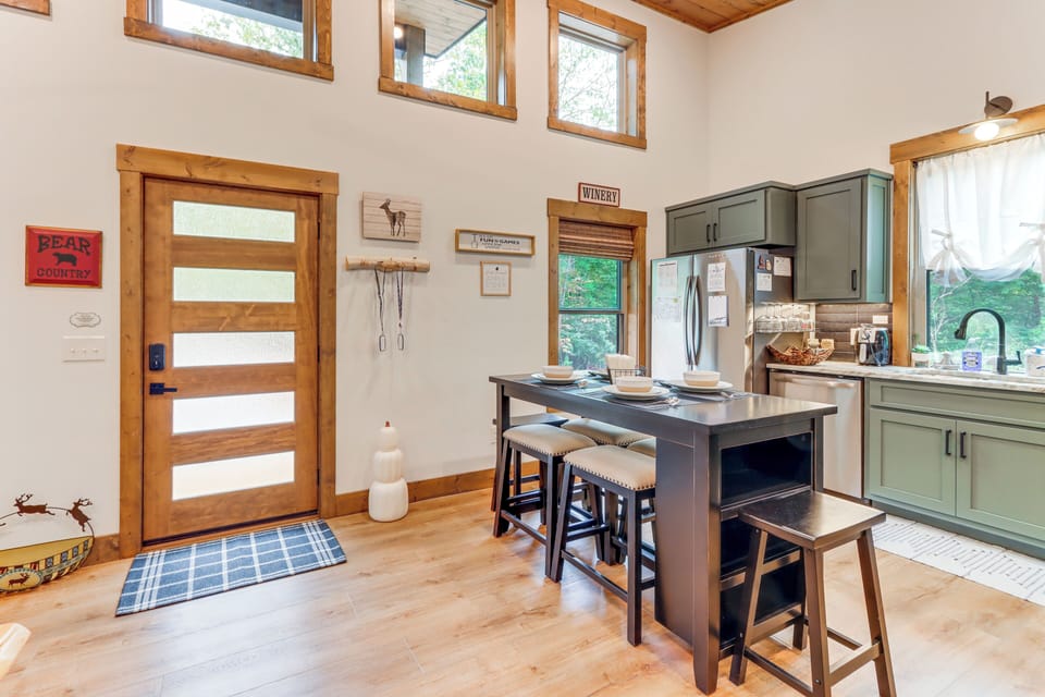 Dining Area | 1st Floor | Dishware/Flatware | Trash Bags/Paper Towels