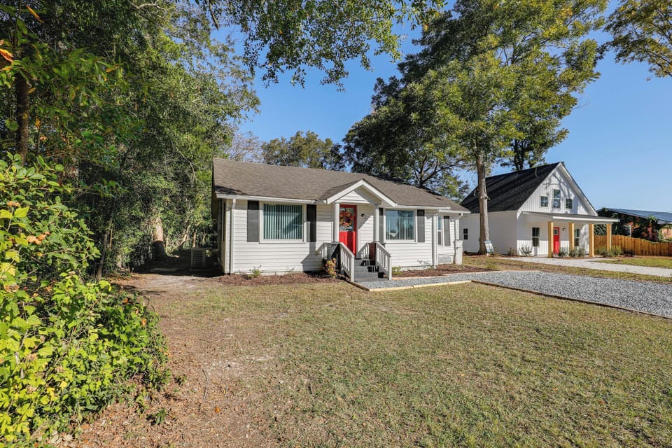 House (4 Bedrooms) | Front of property
