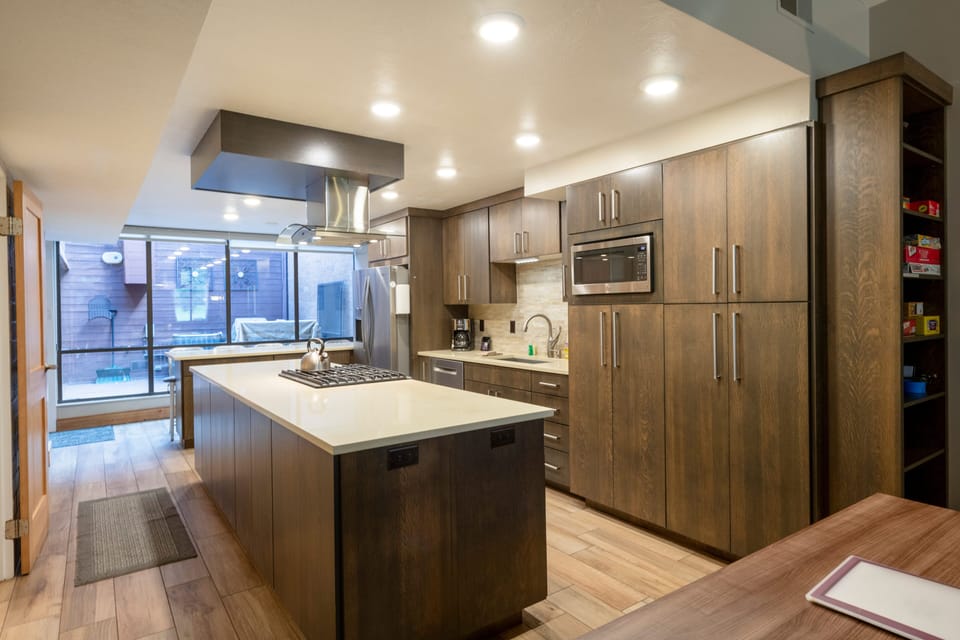 Park Avenue 256-1789 Newly remodeled kitchen