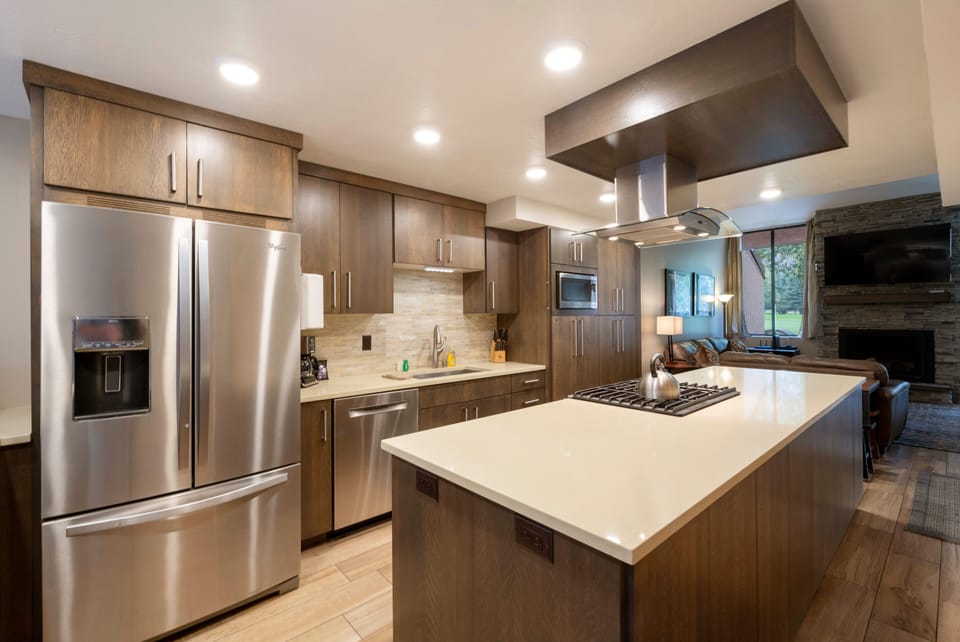 Park Avenue 256-1789 Well appointed kitchen