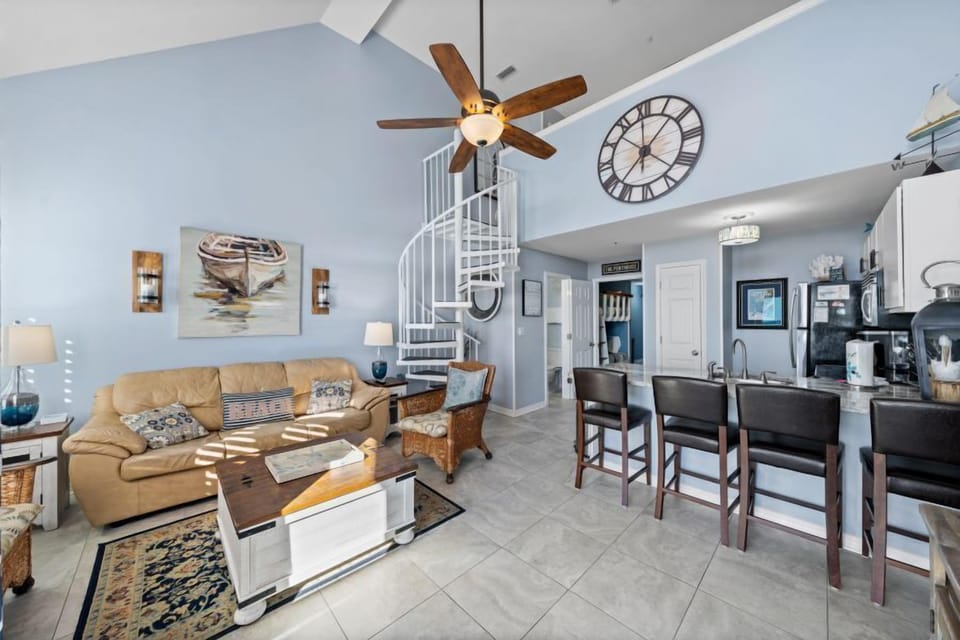 4 Grand Beach Penthouse 3 Living Room