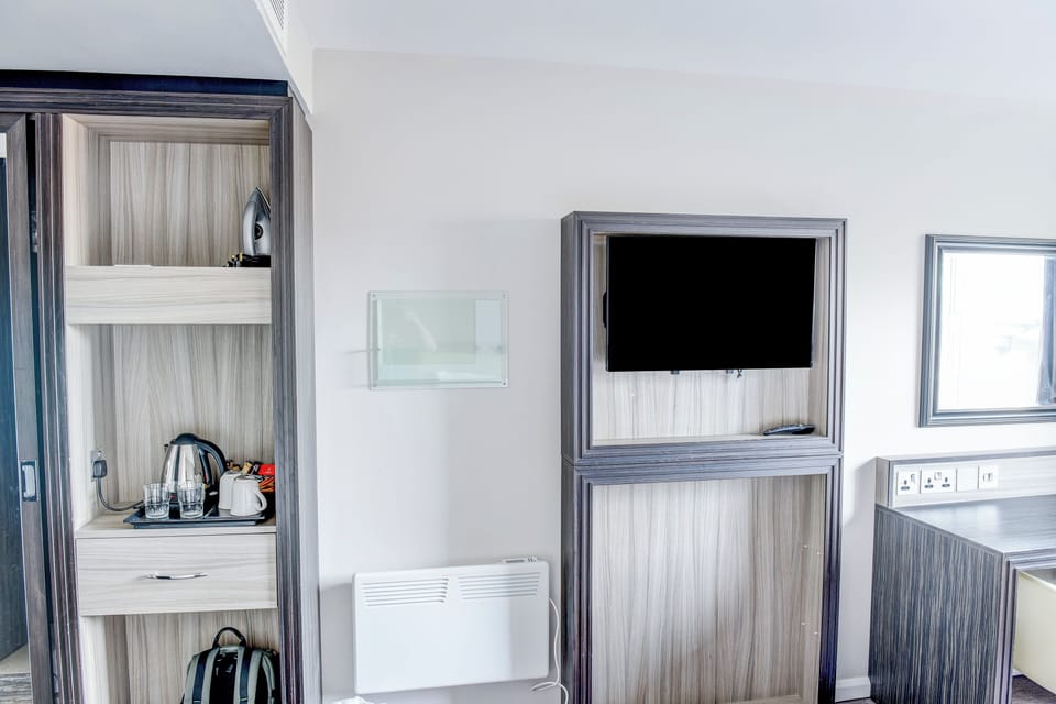 Deluxe Double Room | Desk, soundproofing, iron/ironing board, bed sheets