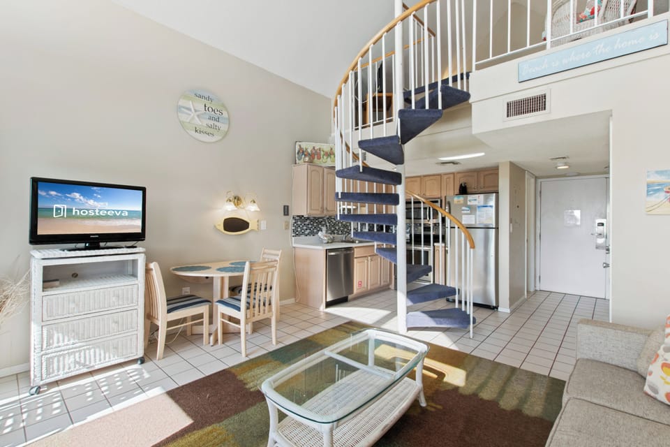 Signature Condo, 1 Bedroom, Balcony | In-room dining
