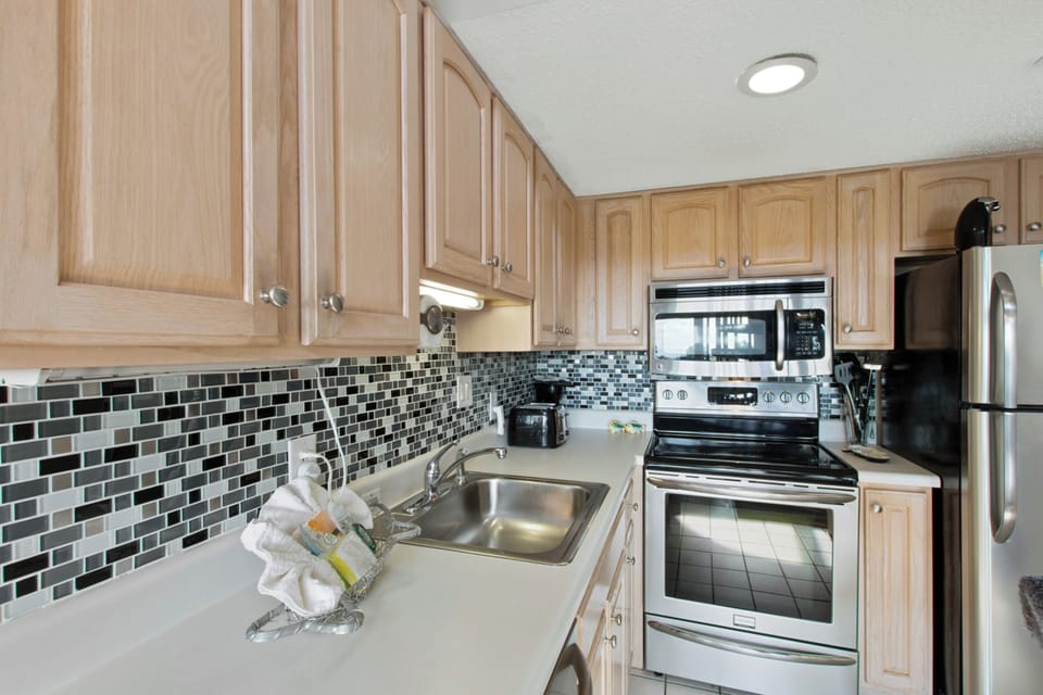 Signature Condo, 1 Bedroom, Balcony | Private kitchen | Coffee/tea maker, fridge, microwave, oven