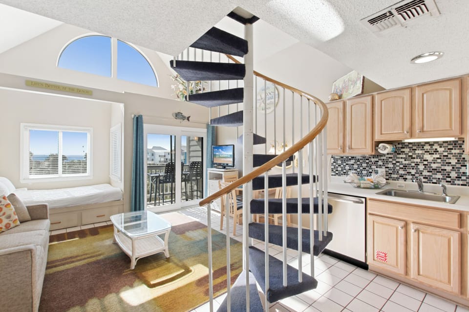 Signature Condo, 1 Bedroom, Balcony | Private kitchen | Coffee/tea maker, fridge, microwave, oven