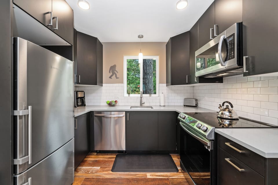Fully equipped Kitchen with all new appliances