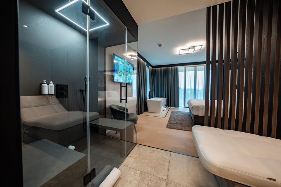Exclusive Suite, 1 Bedroom, Hot Tub | Bathroom | Hair dryer, towels, soap, shampoo