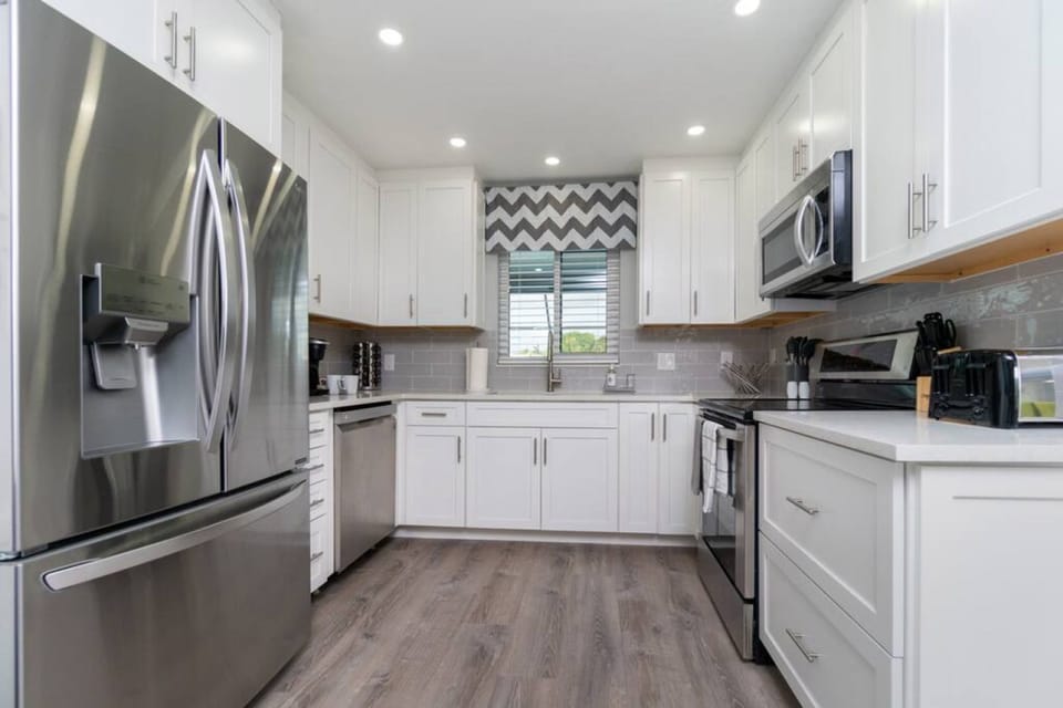 House | 4 bedrooms, desk