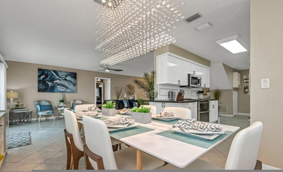House | 5 bedrooms, desk