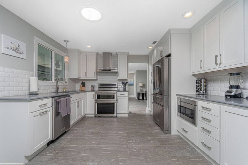 House | 4 bedrooms, desk