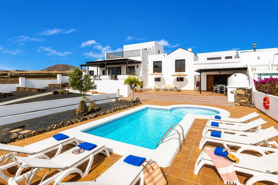 Beautiful villa with private pool and terrace with sea views