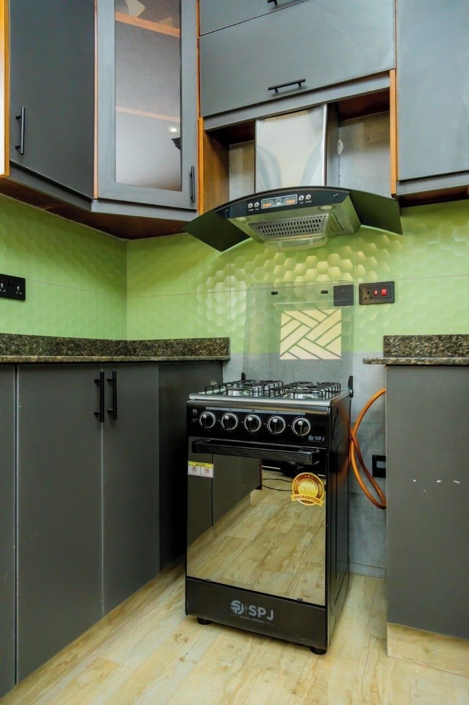 Classic Apartment, Balcony, Hill View | Private kitchen | Fridge, microwave, oven, cookware/dishes/utensils
