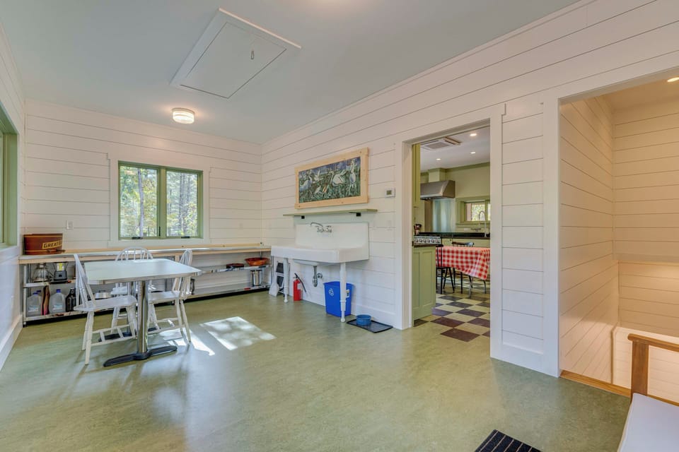 Wash Room | Upper Level