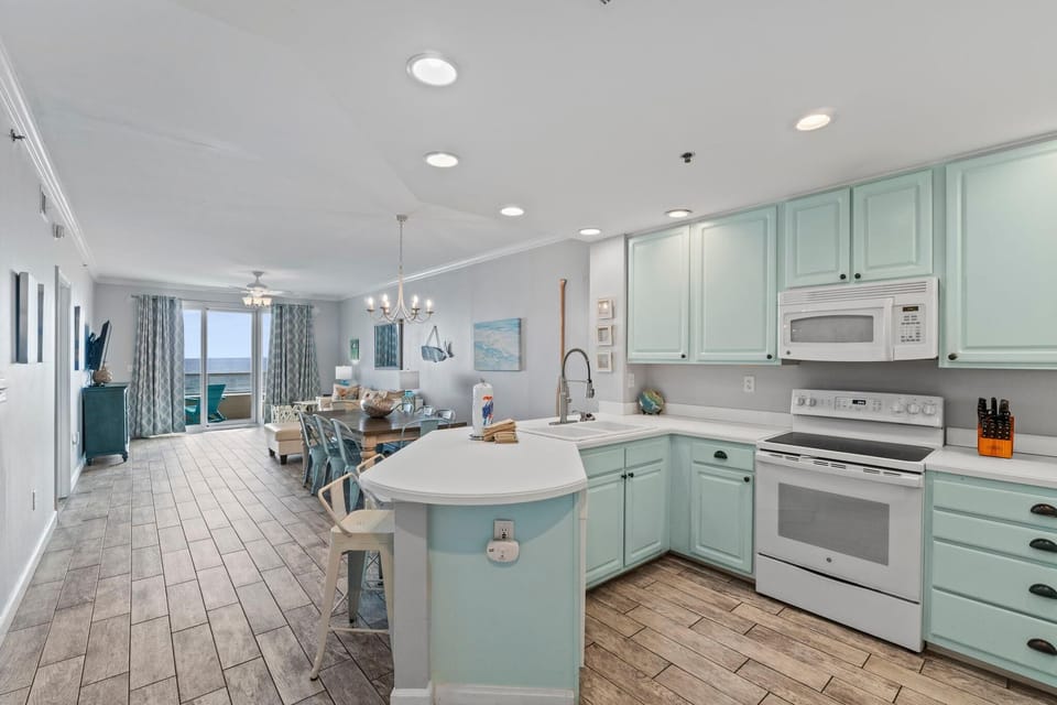 Condo, Multiple Beds (Enclave 404) | Private kitchen | Oven, toaster, paper towels
