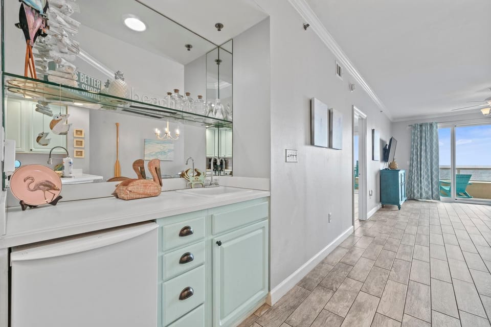 Condo, Multiple Beds (Enclave 404) | Private kitchen | Oven, toaster, paper towels