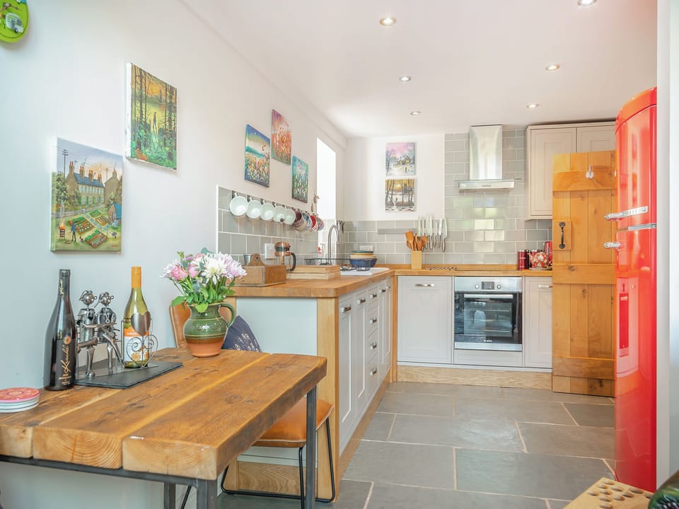 Kitchen | Y Gwairdy - Carreg Gwenlais Escapes, Llandybie Ammanford, near Llandeilo