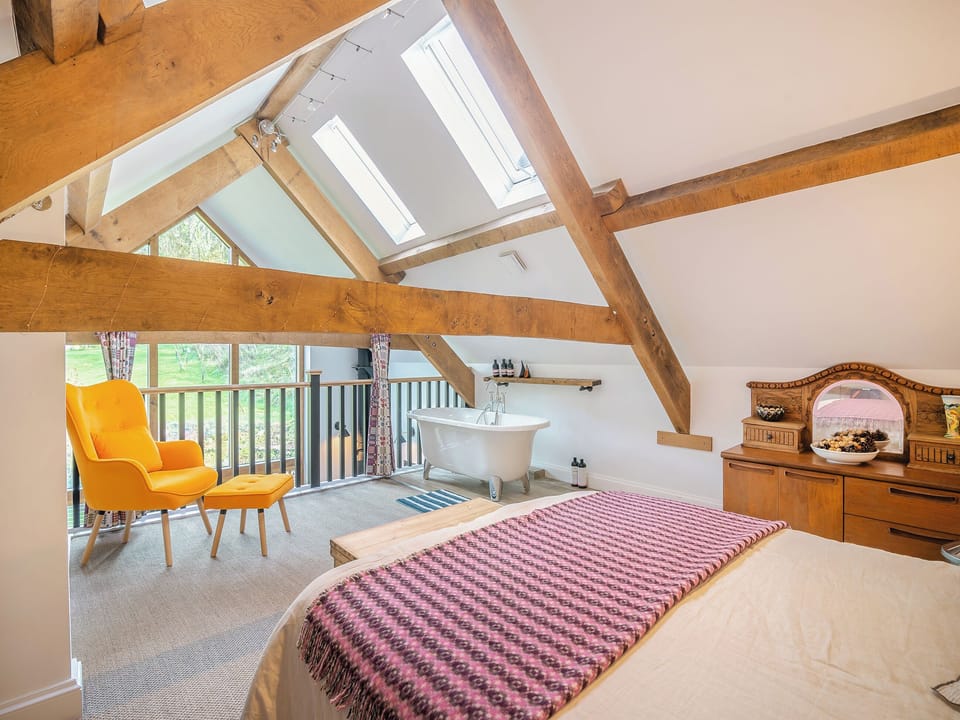 Double bedroom | Y Gwairdy - Carreg Gwenlais Escapes, Llandybie Ammanford, near Llandeilo