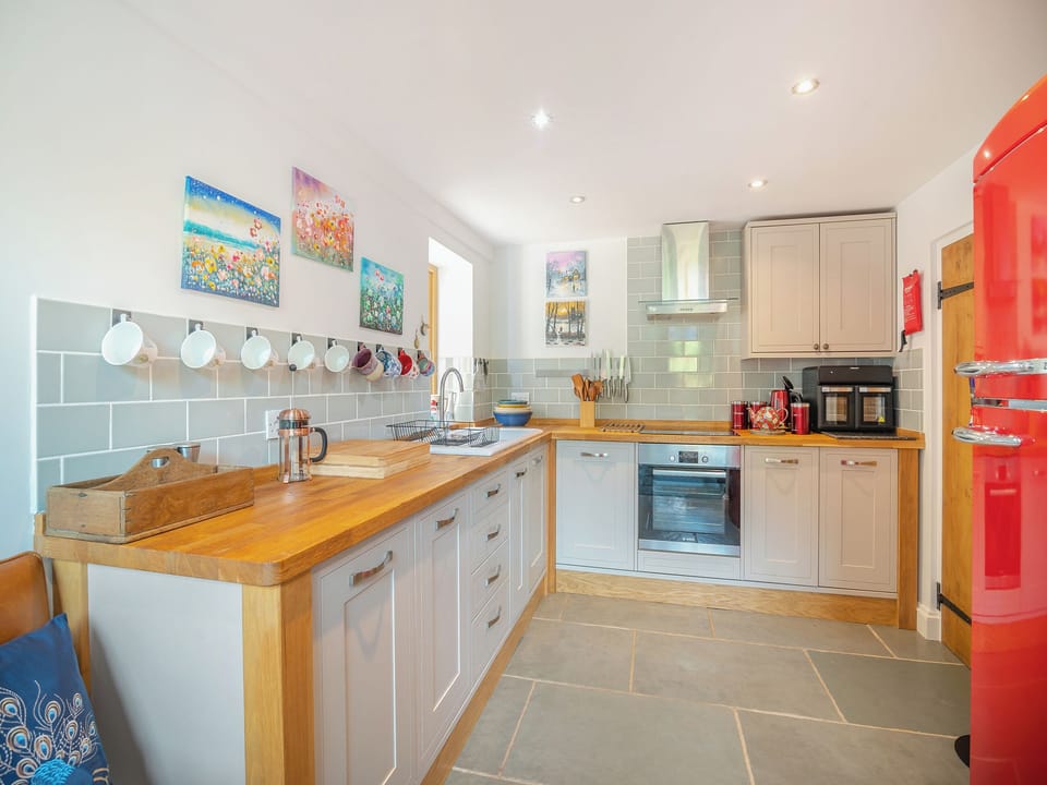 Kitchen | Y Gwairdy - Carreg Gwenlais Escapes, Llandybie Ammanford, near Llandeilo